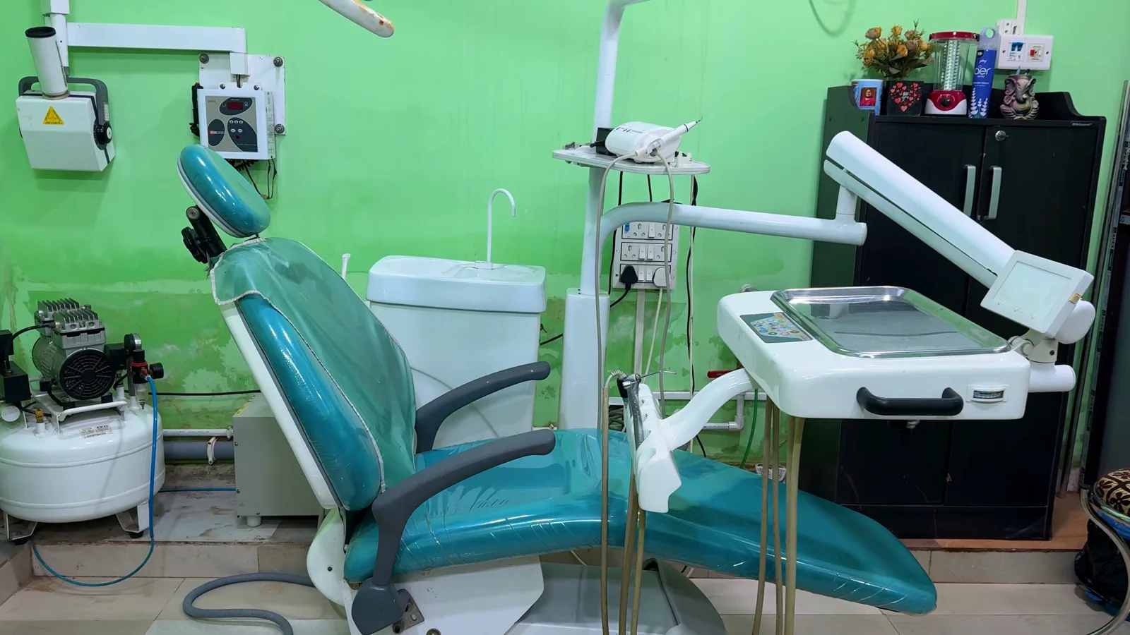 The dental chair and treatment area inside Dr. Teeth