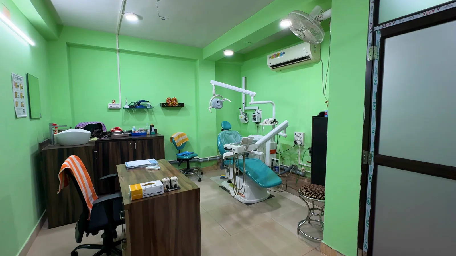 Inside Dr. Teeth in Hridaypur